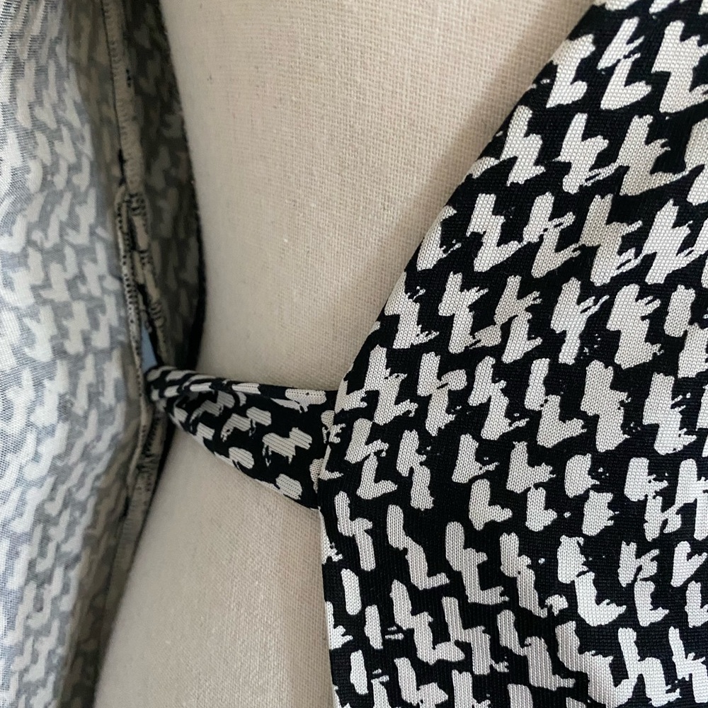 Diane Von Furstenberg Black and White Mini Wrap Dress - Picture 10 of 15